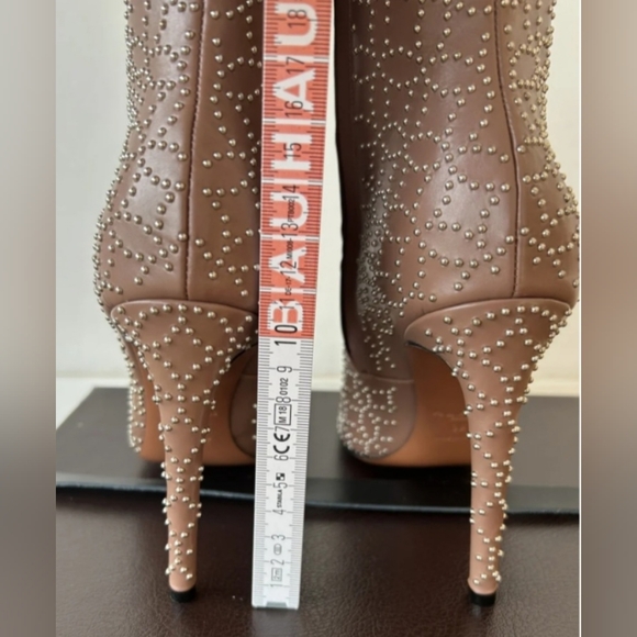 Alaïa Studded Beige Ankle Booties Sz 38 - Picture 8 of 8